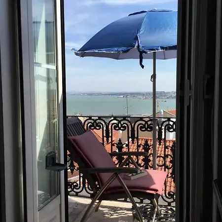 The Ultimate River View Balcony Apartman
